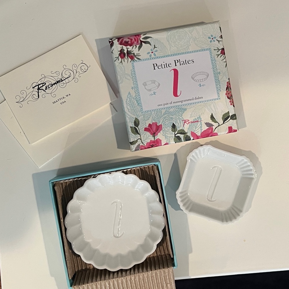 Scalloped Set Monogrammed Petite Plates - “L”
